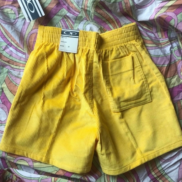 Vintage Op yellow corduroy highwaisted shorts - Picture 3 of 3